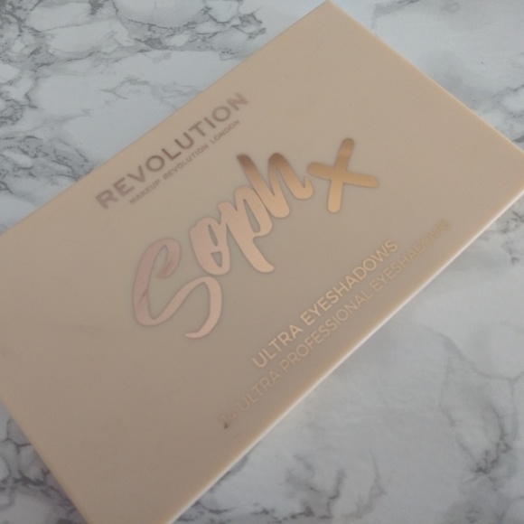 REVOLUTION Soph Eyeshadow Palette - Picture 3 of 4